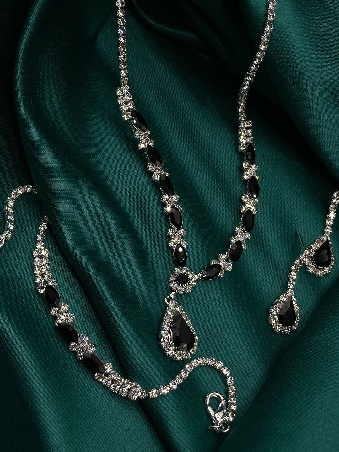 نیم ست نگین مشکی